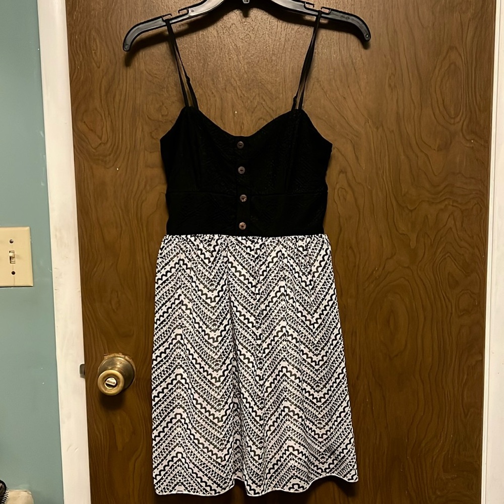 Three Pink Hearts black and white sleeveless dress size S
